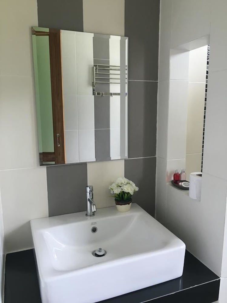 Living Chilled Koh Tao - Hostel Standard Twin Room with Fan 7