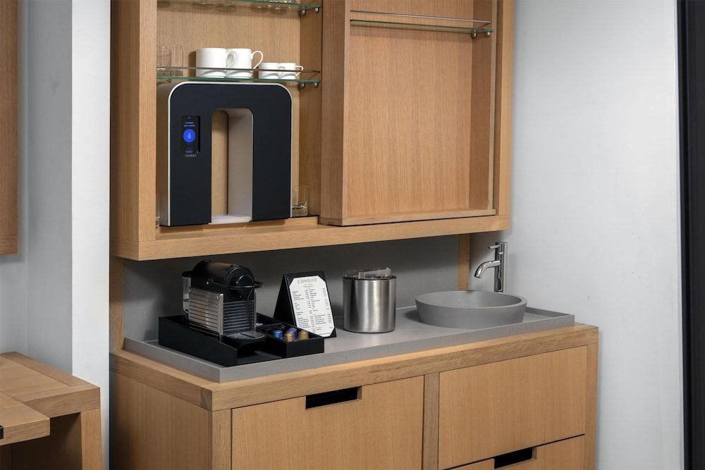 Conrad New York Downtown Deluxe Suite, 1 King Bed 8