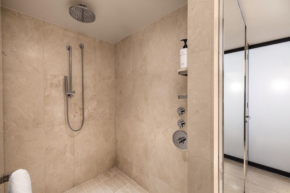 Conrad New York Downtown Deluxe Suite, 1 King Bed 3