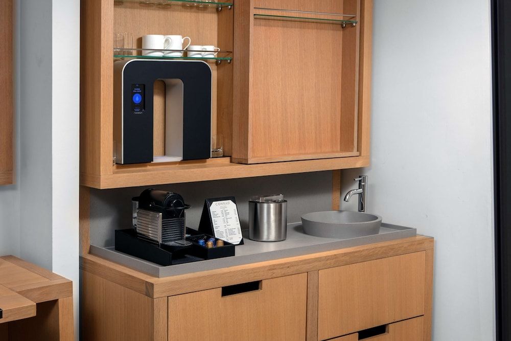 Conrad New York Downtown Deluxe Suite, 1 King Bed 8