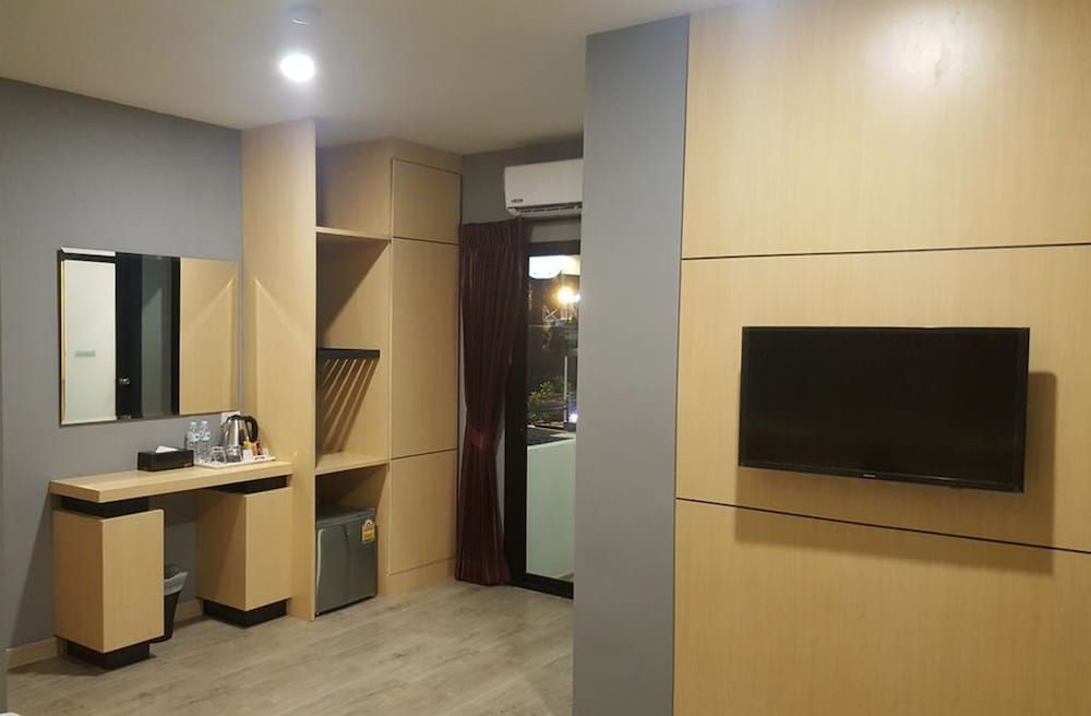 Sleep Inn Phuket Deluxe Double Room with Balcony 4