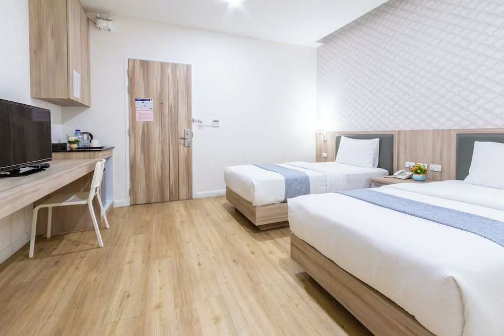 Deluxe Twin Room, No Windows