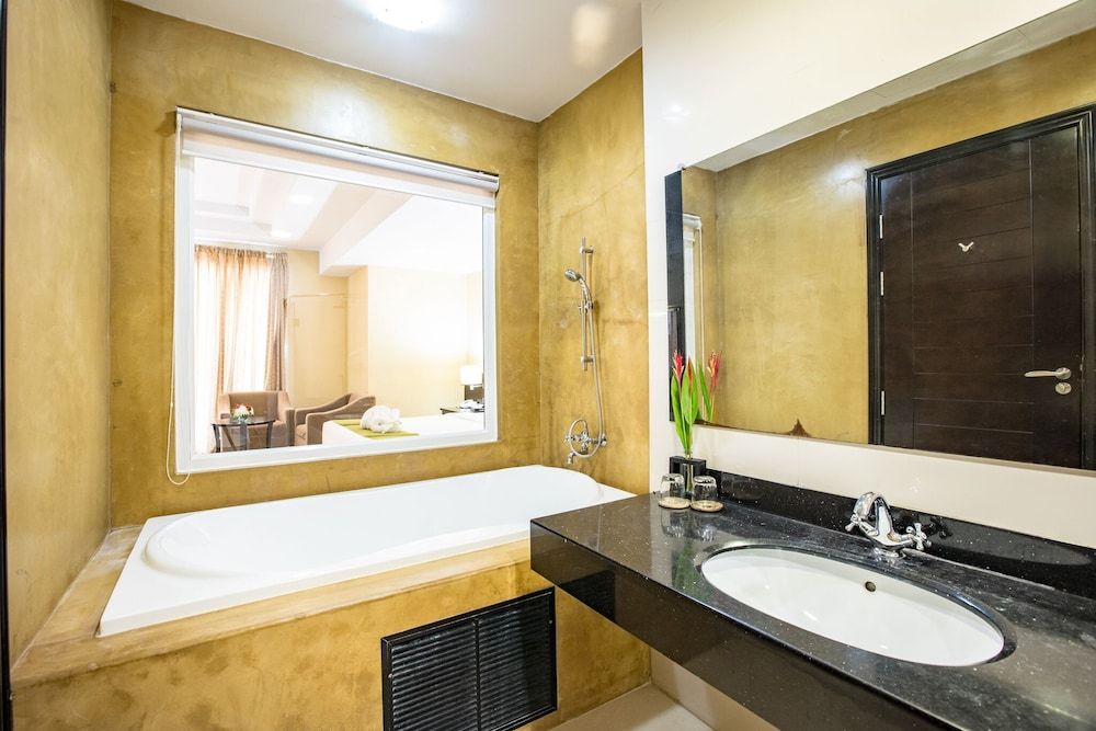 Leaves Valley Resort Superior Double Room 2