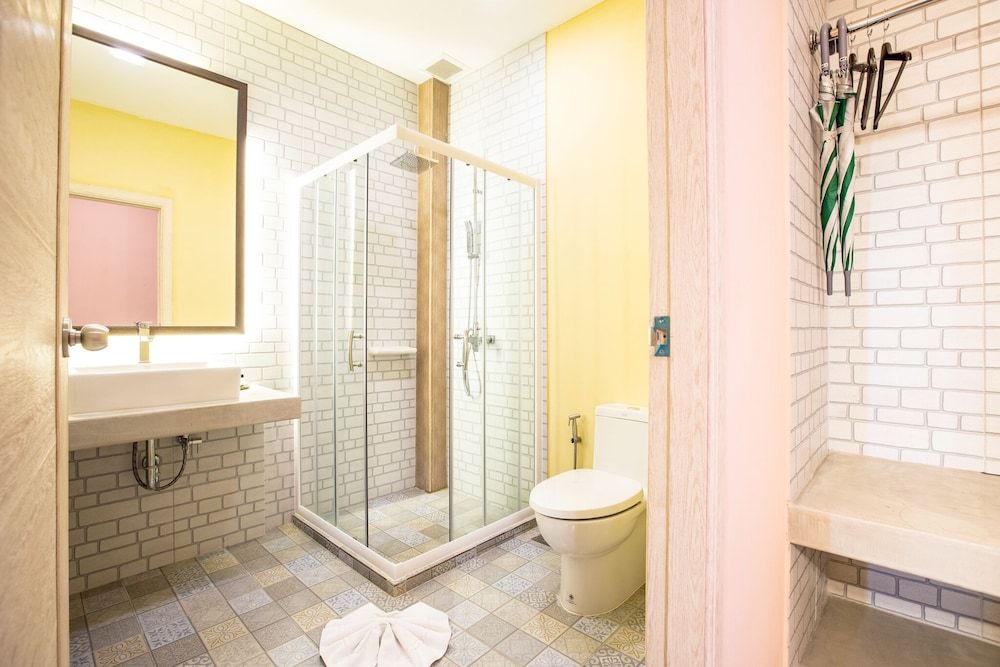 Leaves Valley Resort Standard Twin Room 4