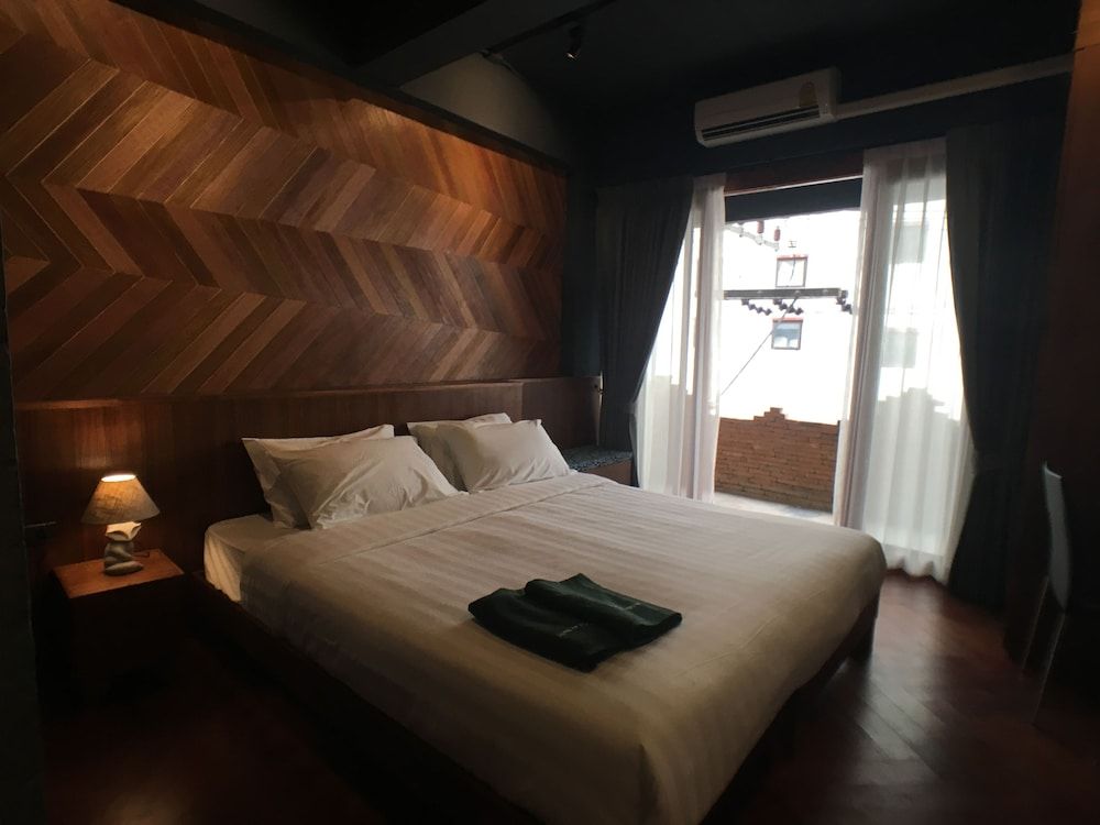 Suneta Hostel Chiang Mai Deluxe Room 2