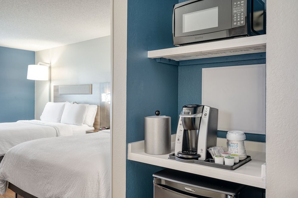 Standard Room, 1 King Bed, Accessible (Roll-In Shower)