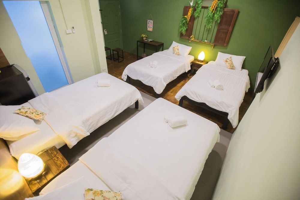 4 People Private Room