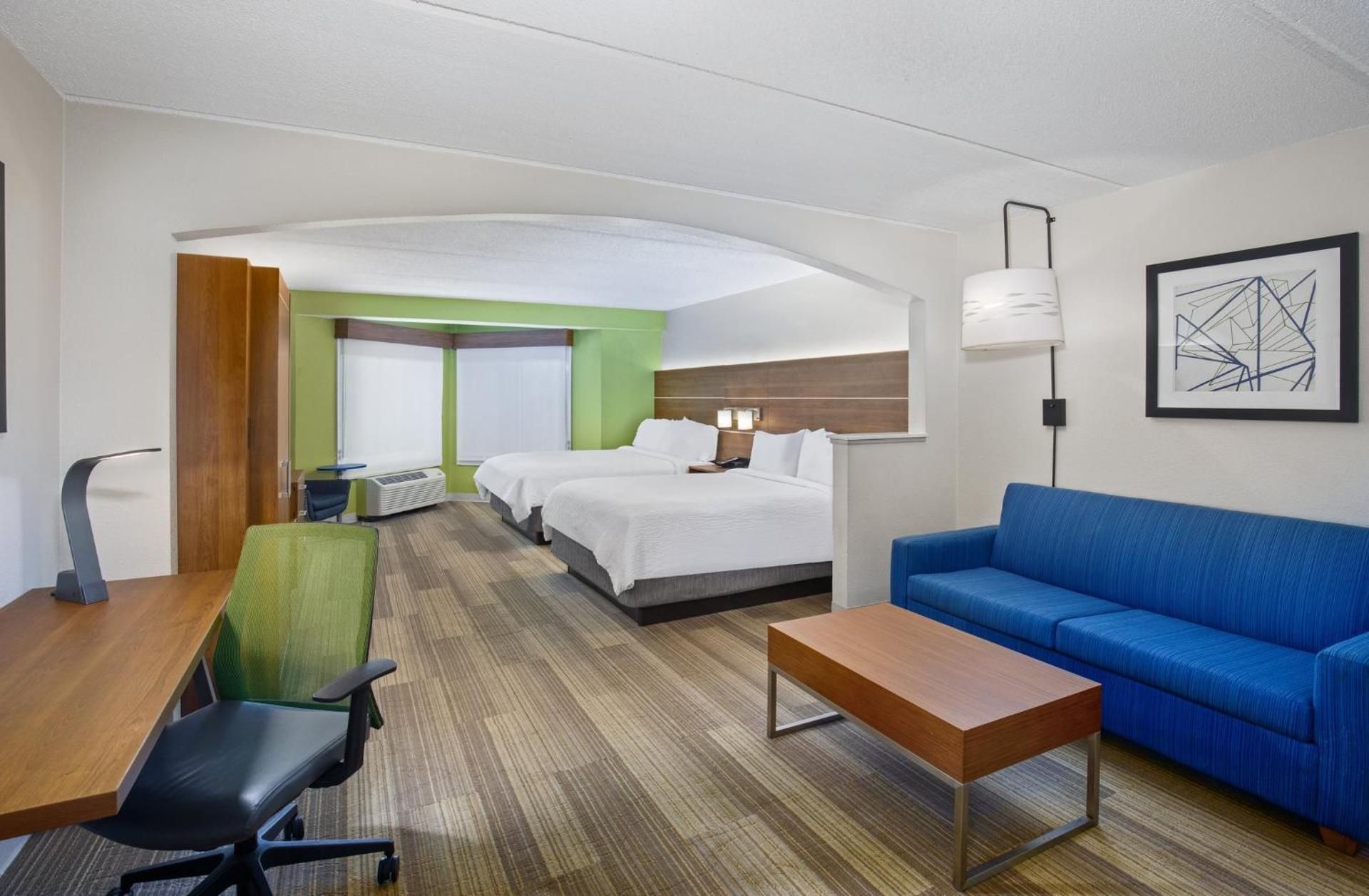 Queen Suite with Two Queen Beds, Wet Bar and Sofa Bed