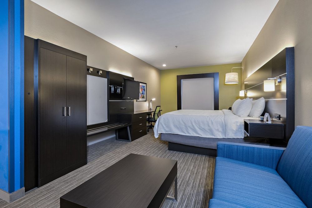 Suite, 1 Bedroom, Accessible (Communications, Accessible Tub)