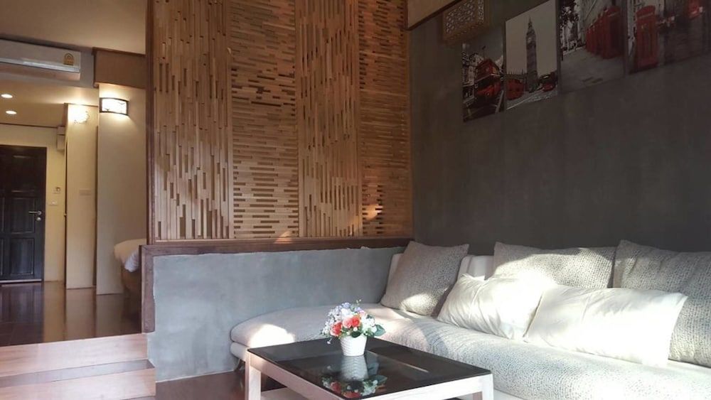 Baan Alisa Bed and Breakfast