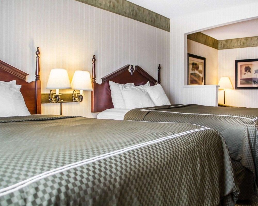 Suite, 2 Queen Bed with sofa bed