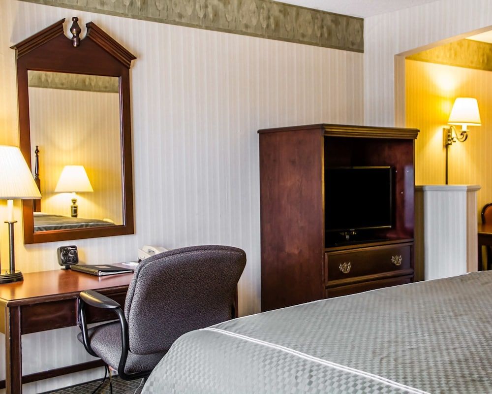 Suite, 1 King Bed with Sofa bed, Accessible, Non Smoking