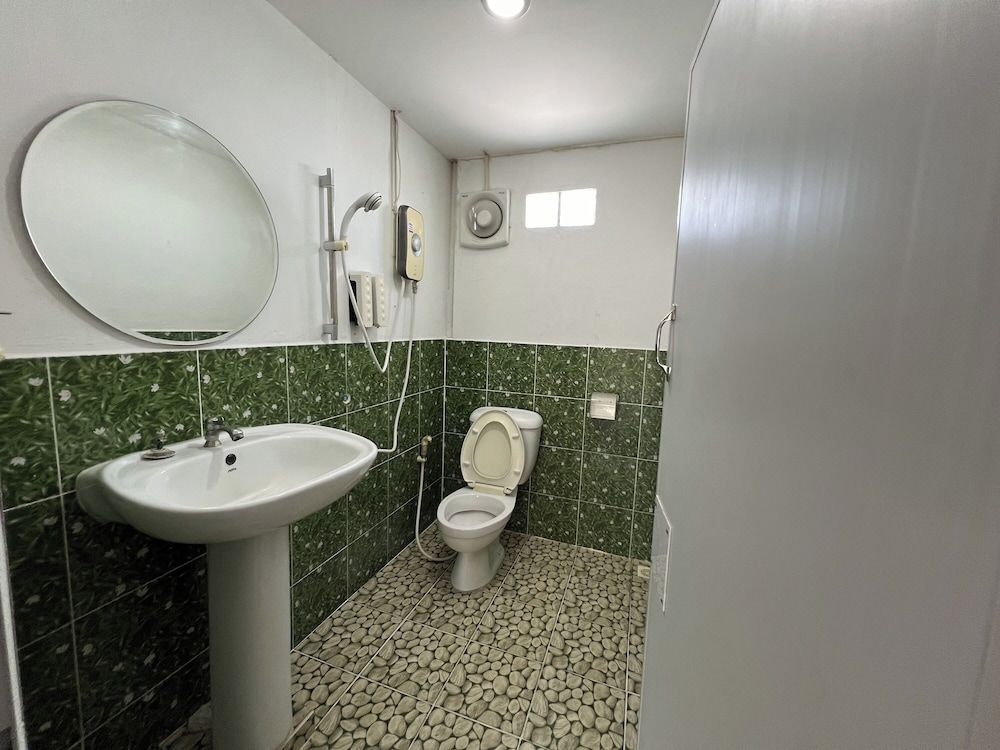 Coconut Home Resort Triple Room 4