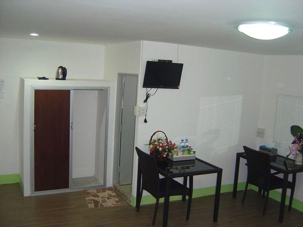 Coconut Home Resort Standard Twin Room 4