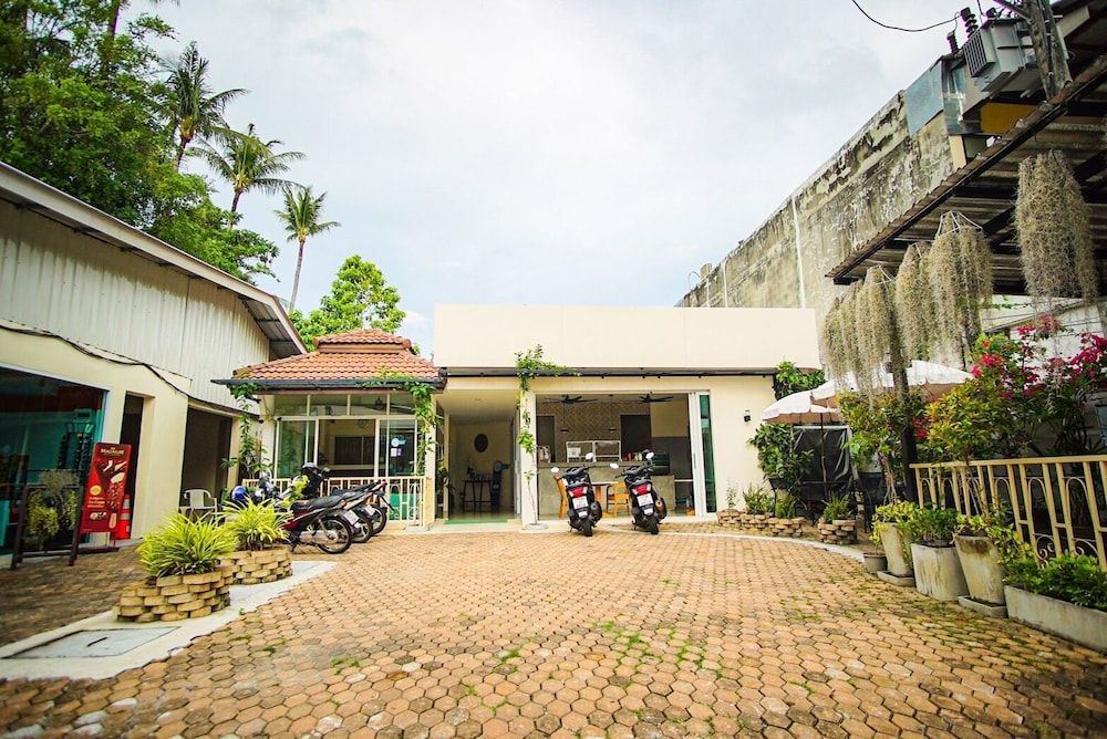 undefined Capricorn Village 4