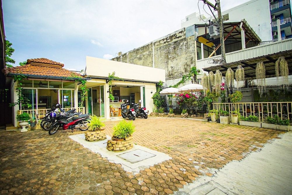 undefined Capricorn Village 6