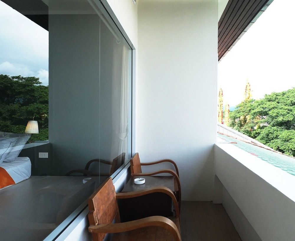 Buakham Rim Khong Deluxe Room 12