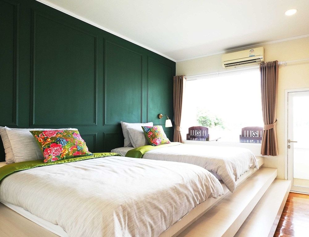 Buakham Rim Khong Deluxe Room 5