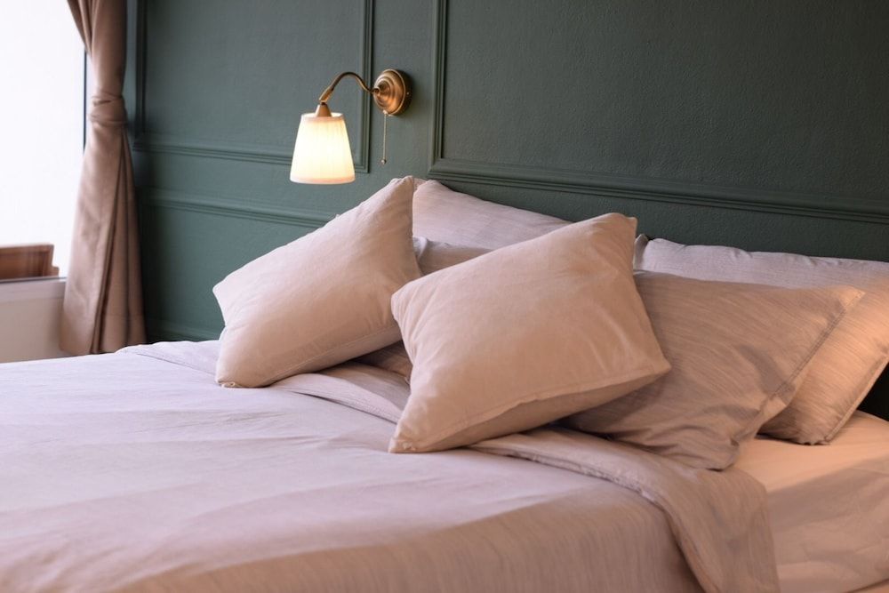 Buakham Rim Khong Deluxe Room 4