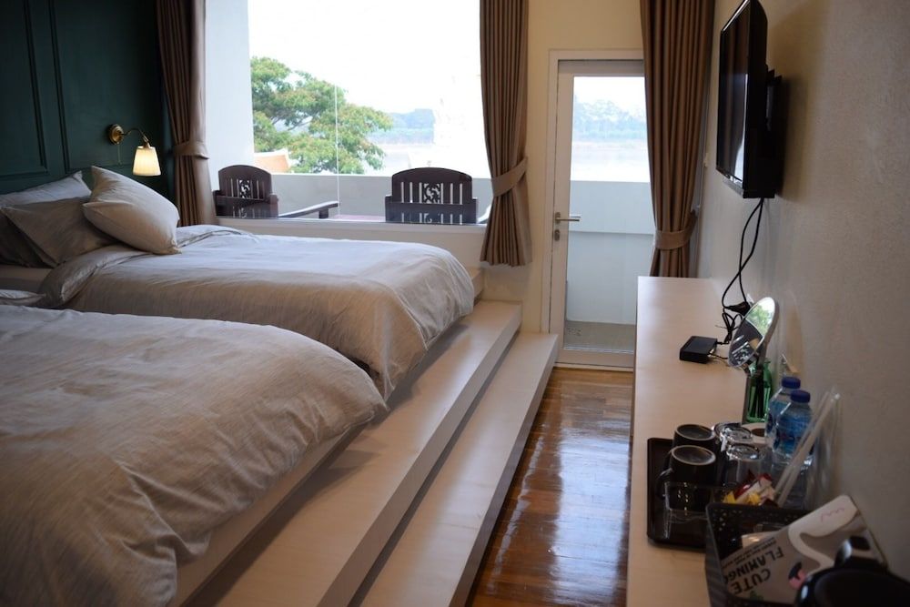 Buakham Rim Khong Deluxe Room 3