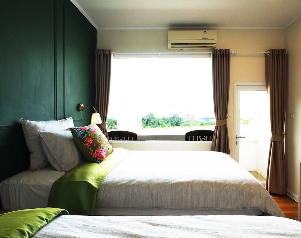 Buakham Rim Khong Deluxe Room 11