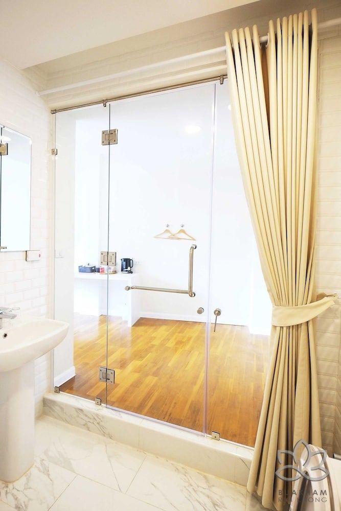 Buakham Rim Khong Deluxe Room 14