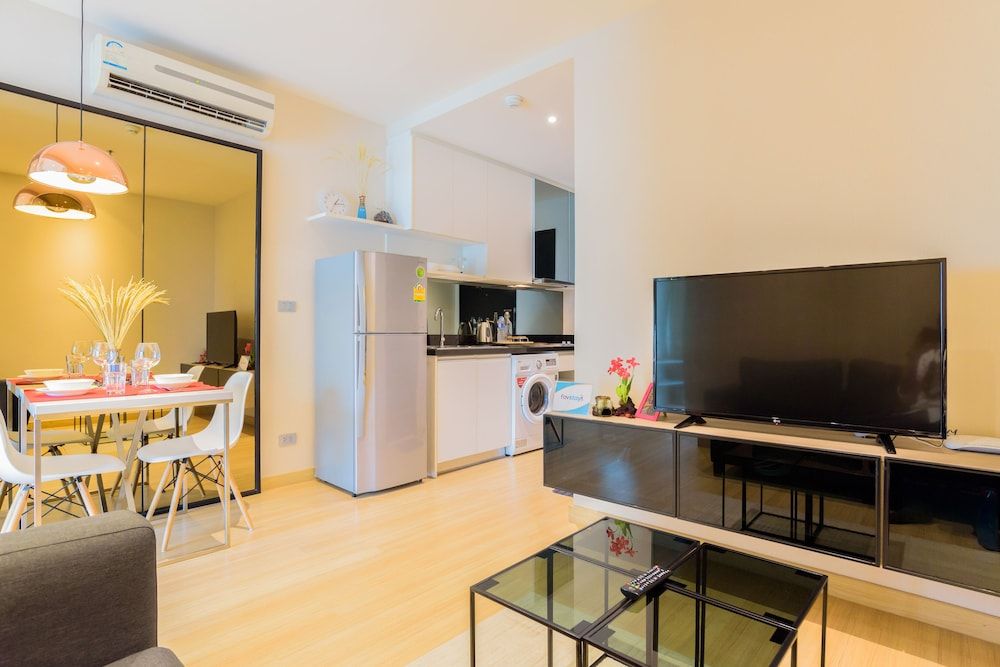 Bangkok Sky Walk Deluxe Studio, 1 King Bed, Balcony, City View 4