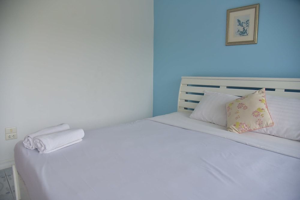 Baan P'Mike Resort Pranburi Deluxe Room 9