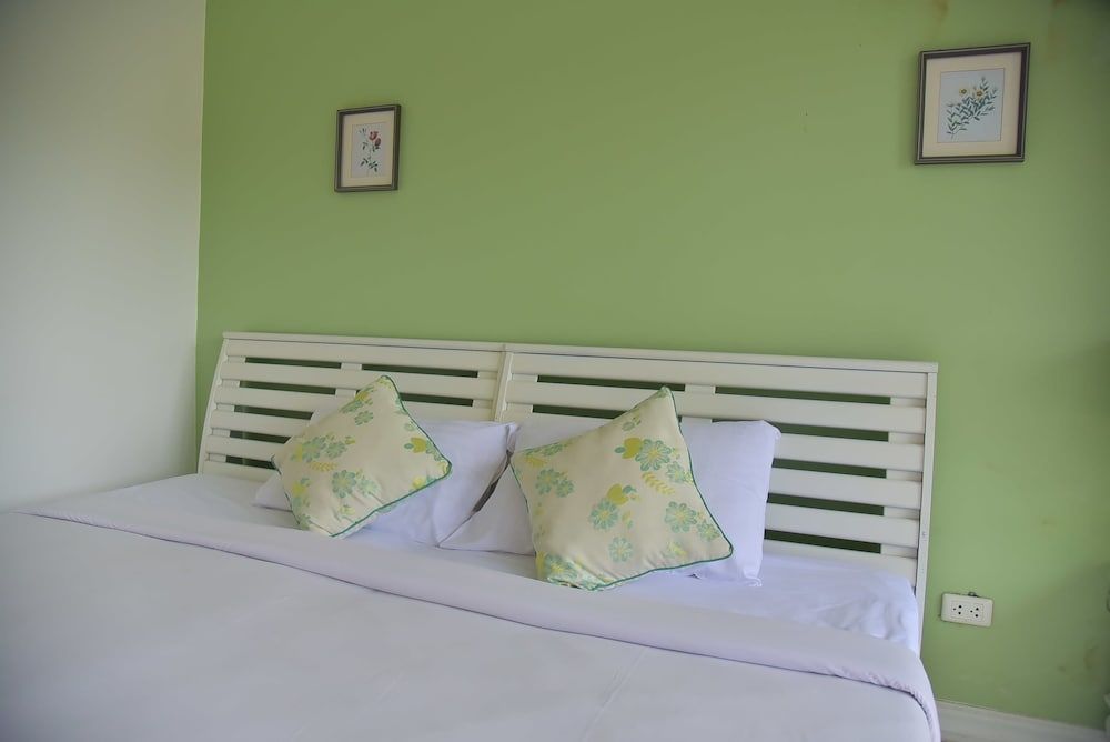 Baan P'Mike Resort Pranburi Deluxe Room 4