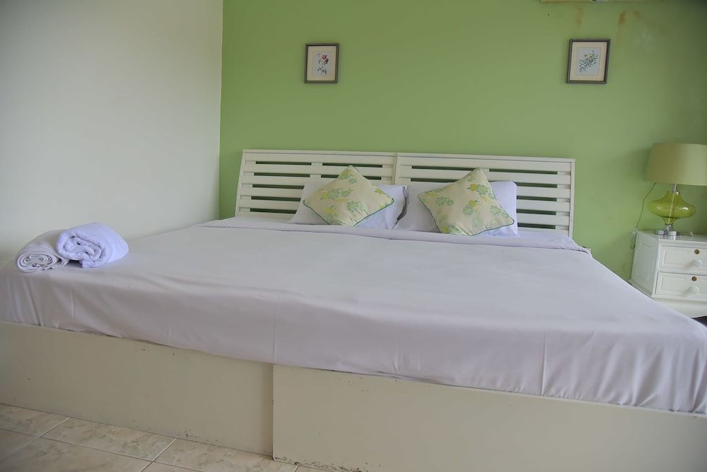 Baan P'Mike Resort Pranburi Deluxe Room 5