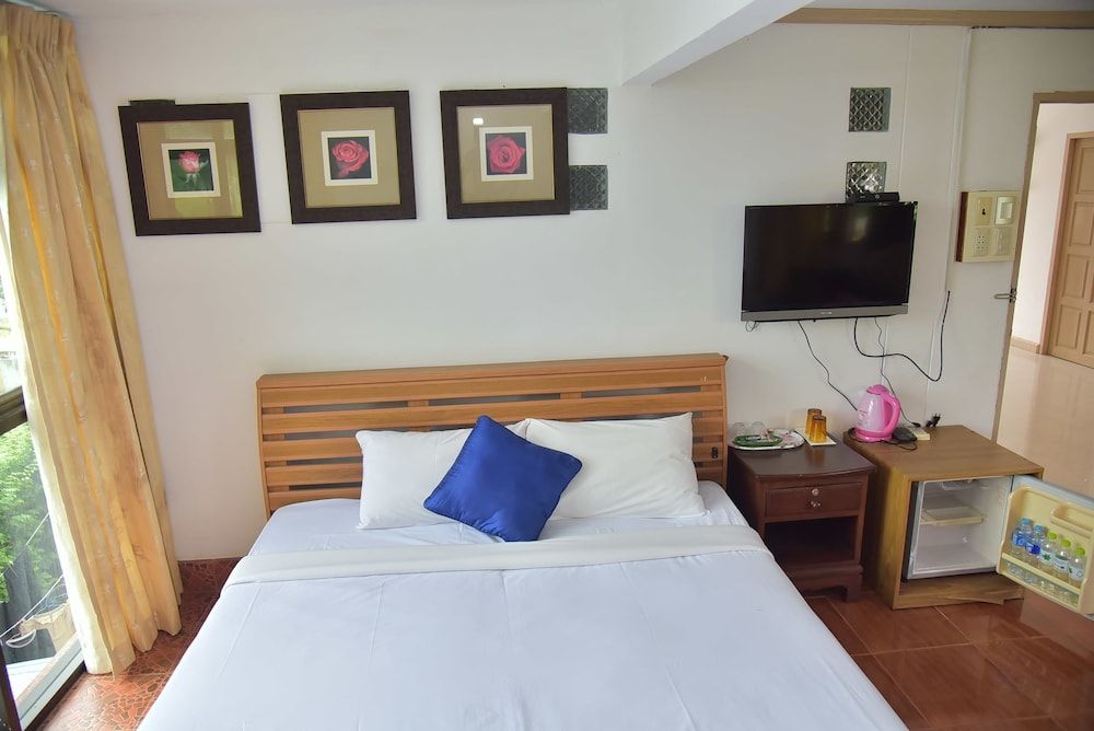 Baan P'Mike Resort Pranburi Deluxe Room 8