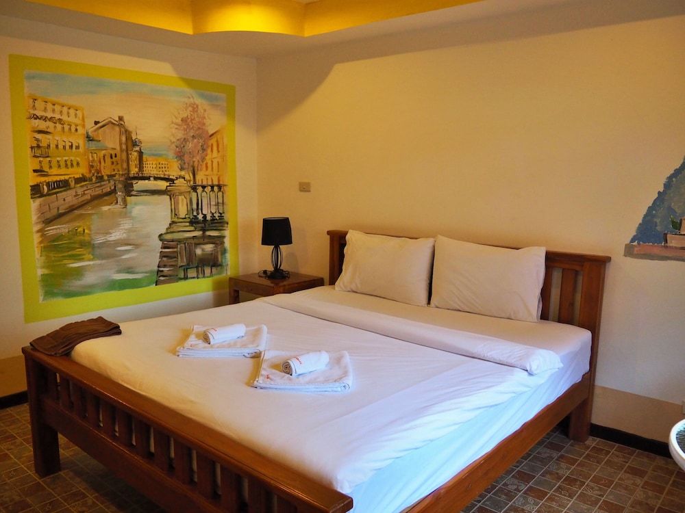 Baanmaeresidence Standard Double Room with Balcony 3