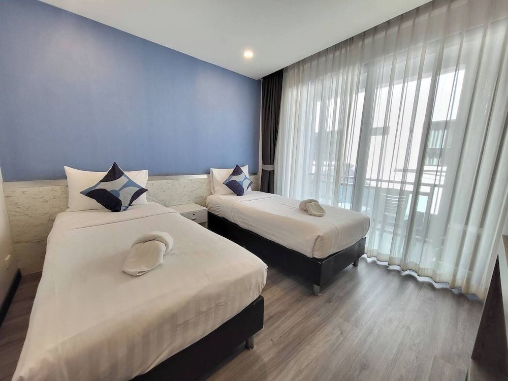 undefined Irin Beach Cha - am 4