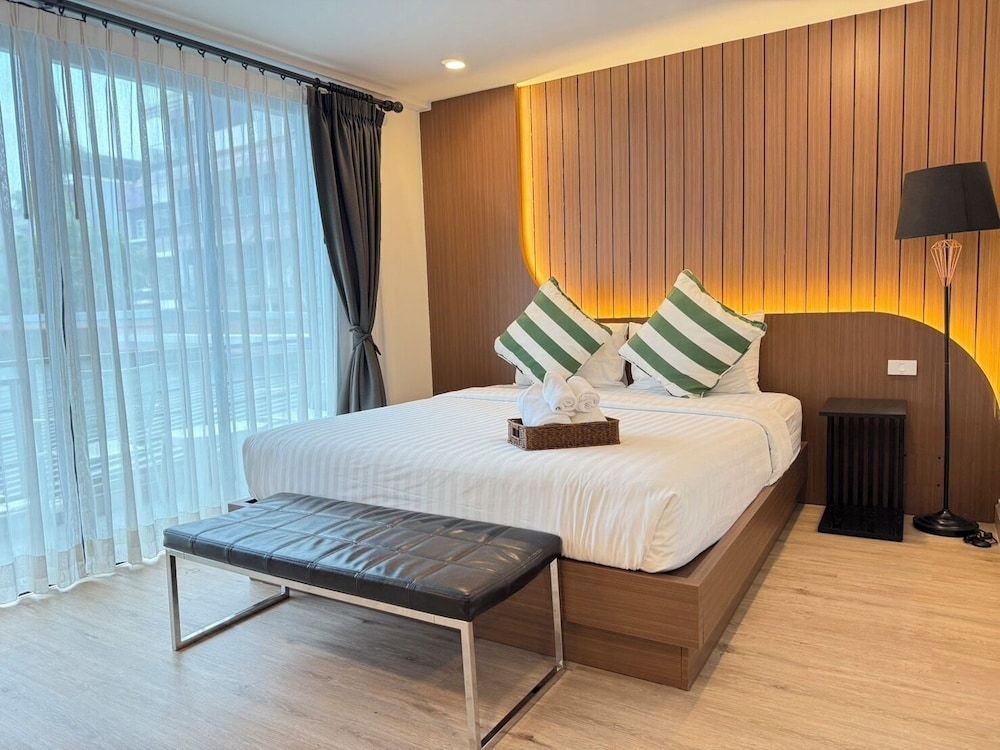 undefined Irin Beach Cha - am 5