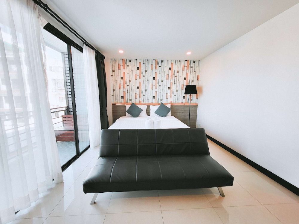 undefined Irin Beach Cha - am 9