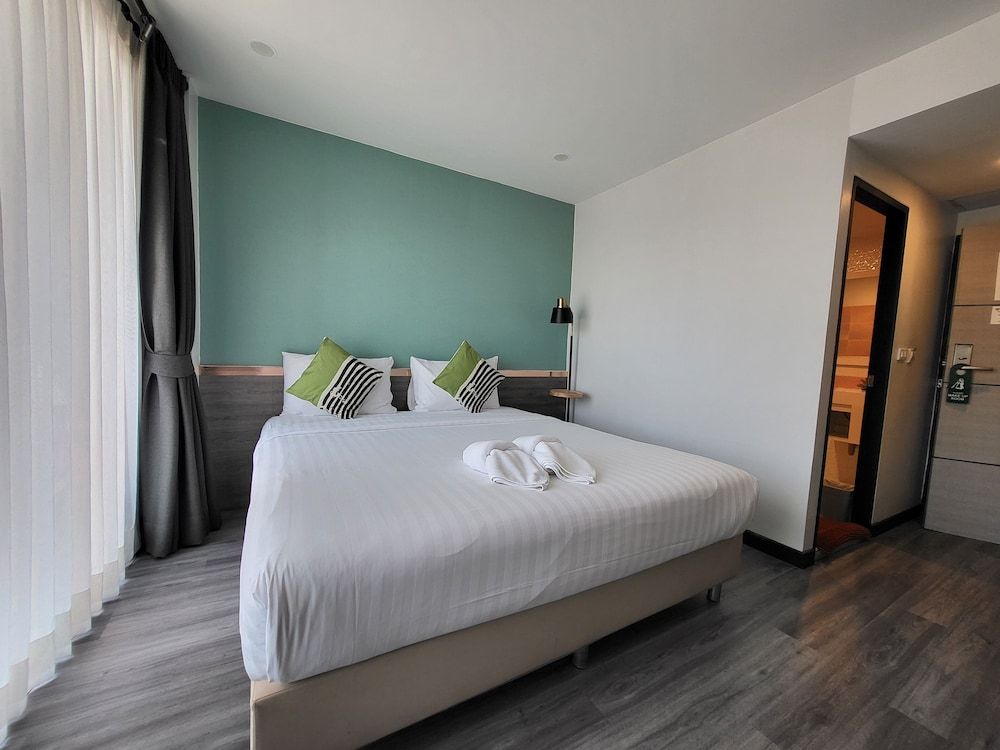 undefined Irin Beach Cha - am 3