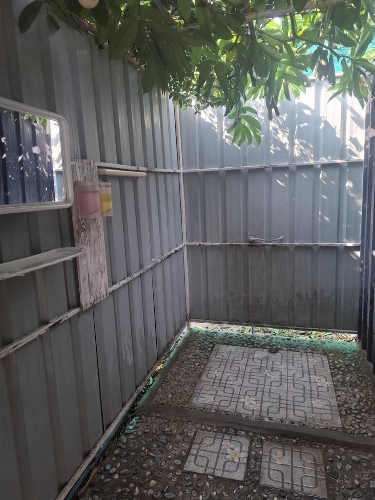 Sports Bar & Resort Camping Chalet 3