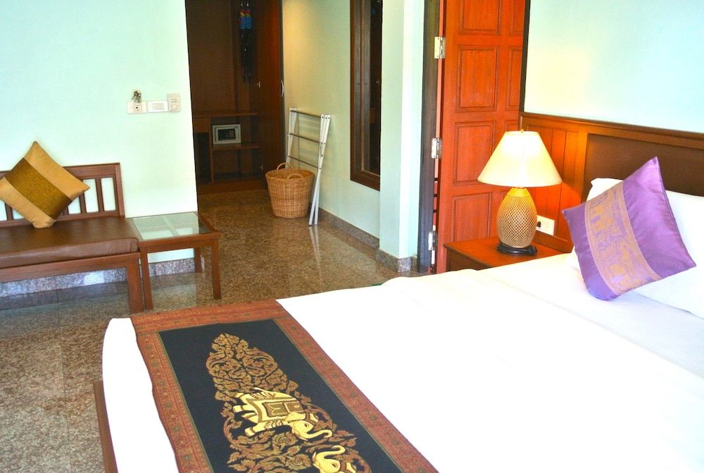 PS Thana Resort Superior Double Room with Balcony Next to the Beach 10