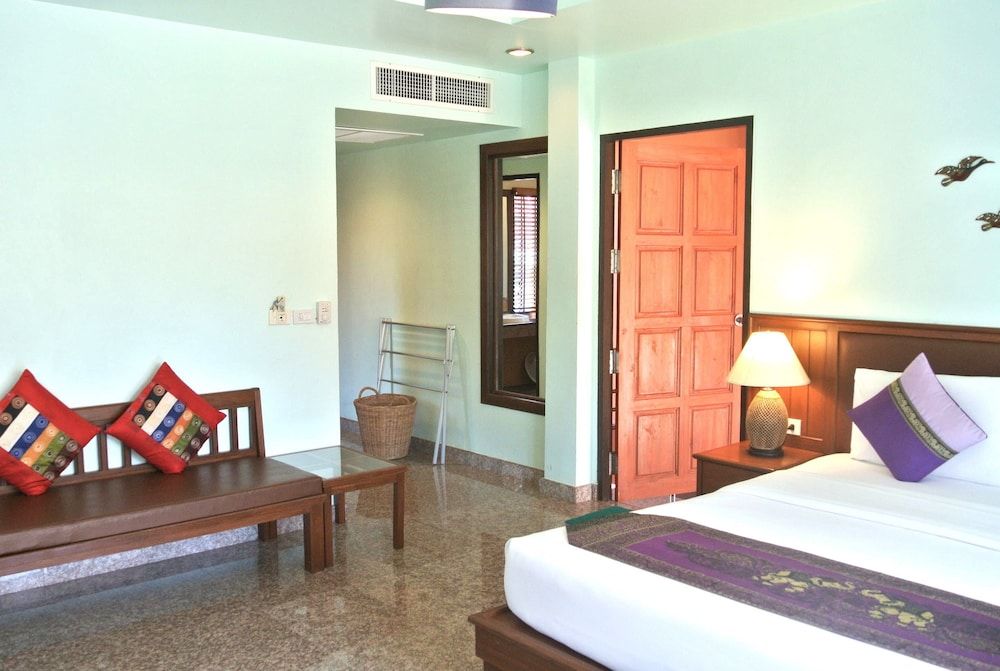 PS Thana Resort Superior Double Room with Balcony Next to the Beach 8