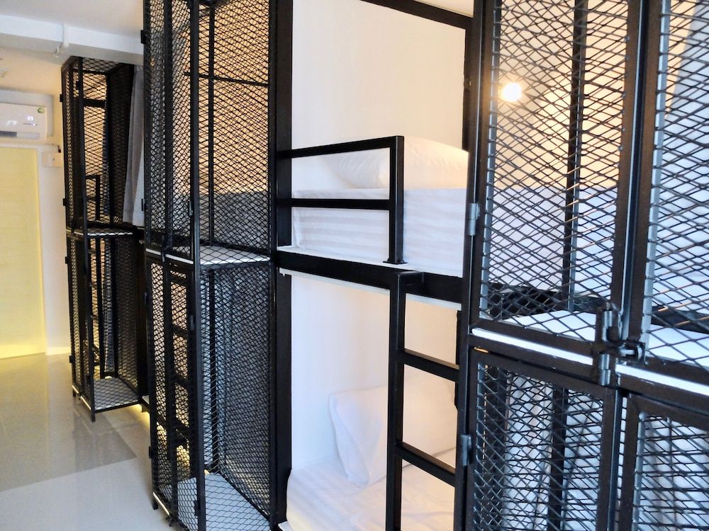 undefined Diamond & Rust Hostel 9