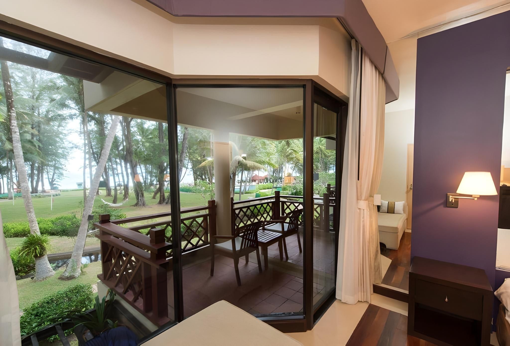 Deluxe Sea View King Bed