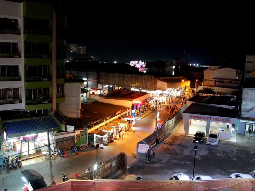 7 Days Premium Hotel Pattaya Deluxe Room, City View 14