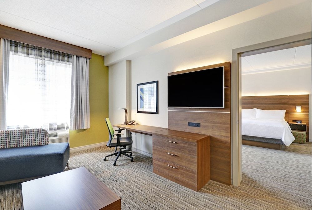 Suite, 1 King Bed (Living Area)
