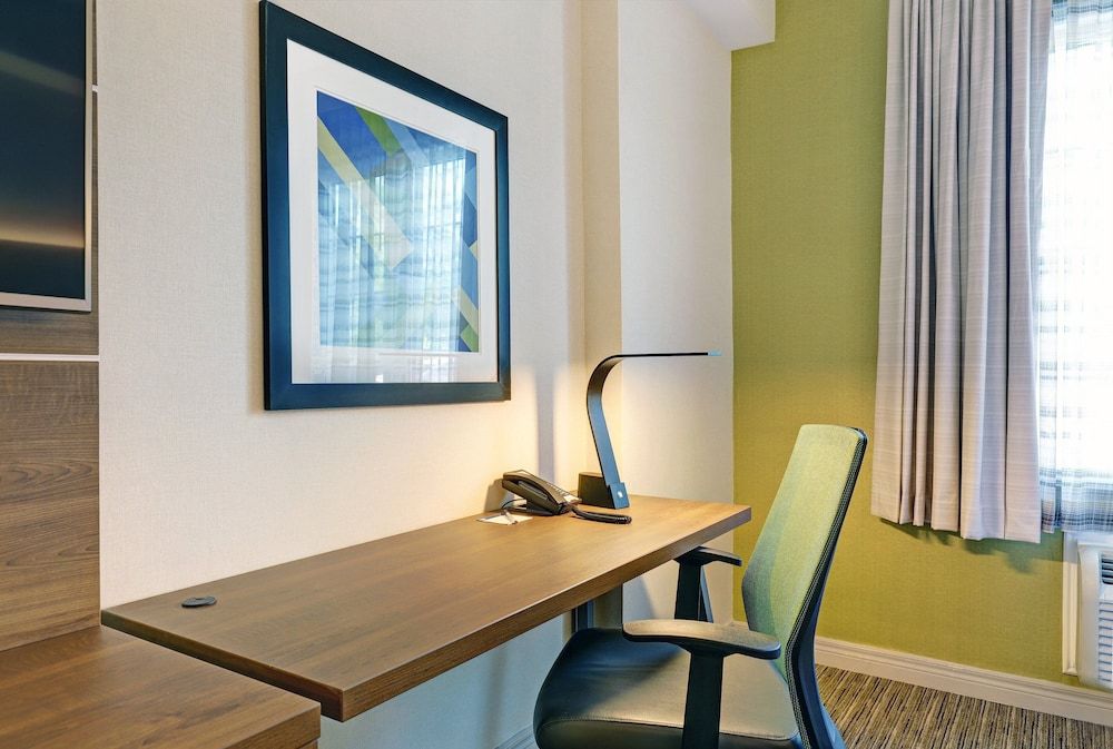 Standard Room, 1 King Bed, Accessible (Mobility, Roll-In Shower)