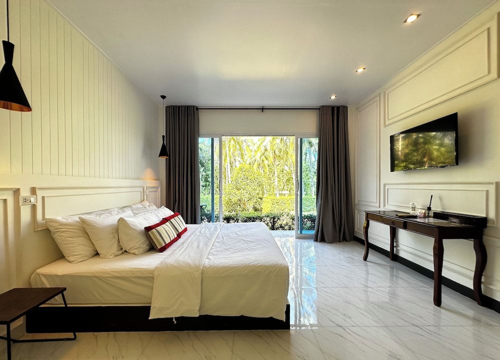 Koh Kood BED's Deluxe Double Room, 1 Double Bed, Garden View 11