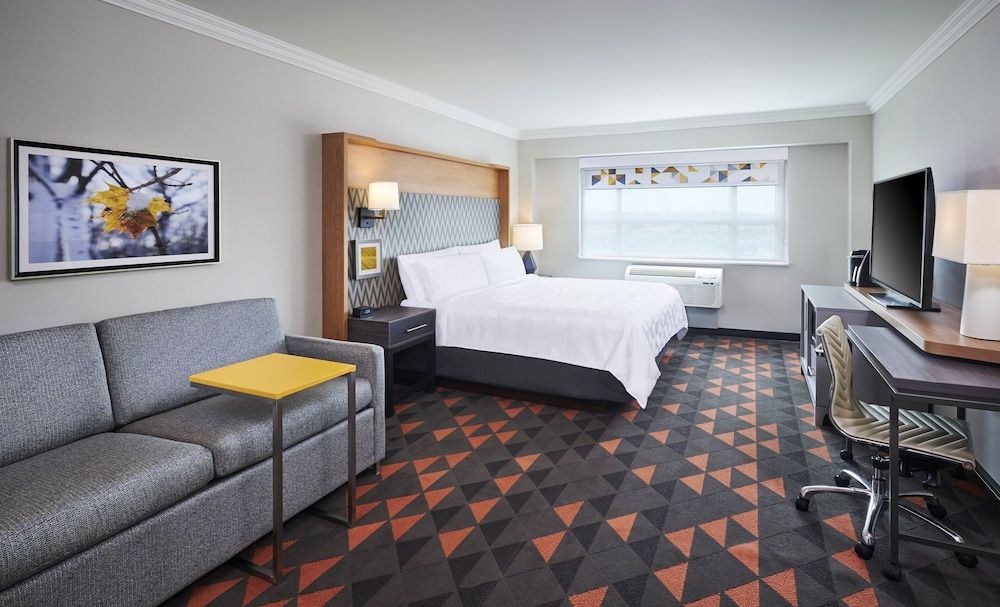 undefined Holiday Inn Hotel & Suites Oakville @ Bronte by IHG 4