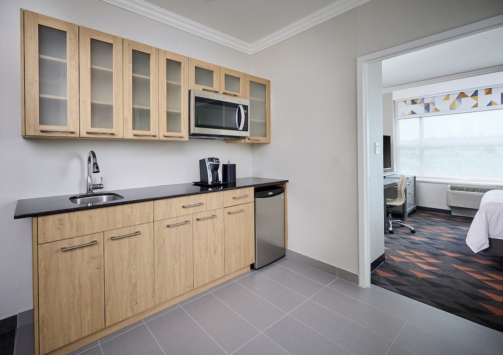 undefined Holiday Inn Hotel & Suites Oakville @ Bronte by IHG 5