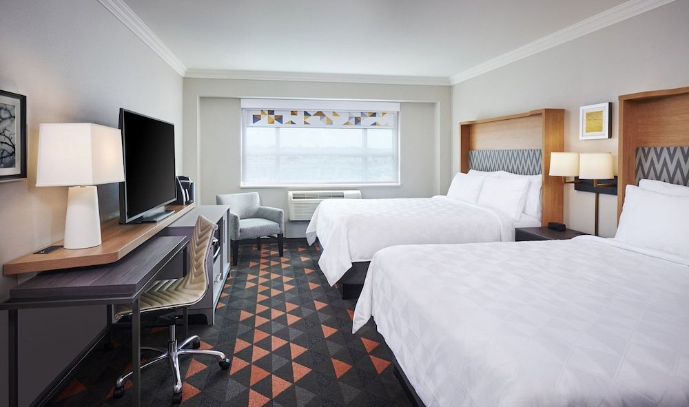 Holiday Inn Hotel & Suites Oakville @ Bronte by IHG Standard Room, 2 Queen Beds