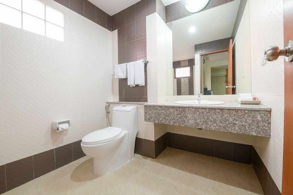 The Route Sriracha Hotel And Residence Premier Double Room 6