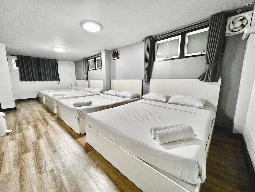 Pimpimarn Beach Hotel Family Room for 8 Persons 3